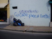 Negra te amo / Cuidado: policía suelto!