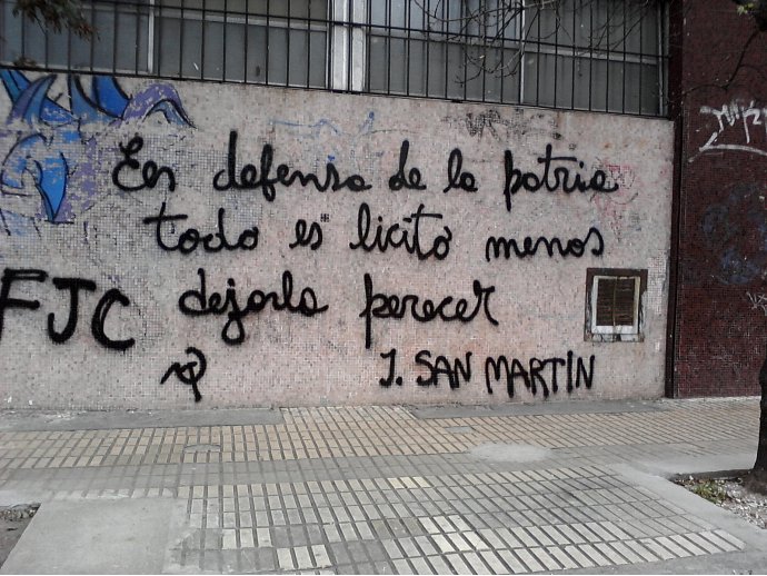 En defensa de la patria todo es licito menos dejarla perecer. J. San Martín