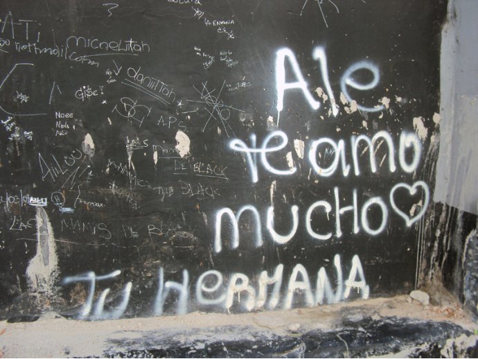Ale Te Amo Mucho Tu Hermana Grafiti Escritos En La Calle