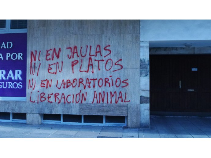 Ni en jaulas ni en platos ni en laboratorios. Liberación animal