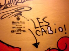 Les cabió