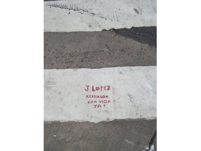 En Chacarita el 18/02/2007. El grafiti hace rato desapareció también. Yo sigo teniendo memoria.