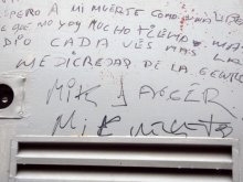 Espero a mi muerte como una liberación, sé que no voy mucho tiempo más, odio cada ves más la medicredad de la gente