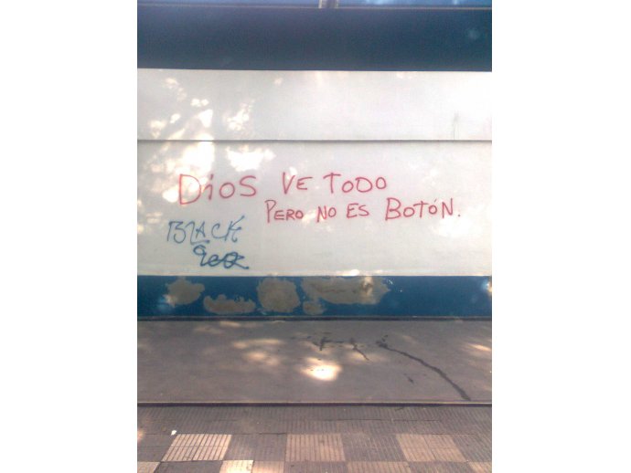 Dios ve todo pero no es botón