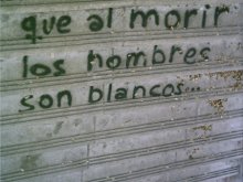 Ponte color que al morir los hombres son blancos... más blancos.