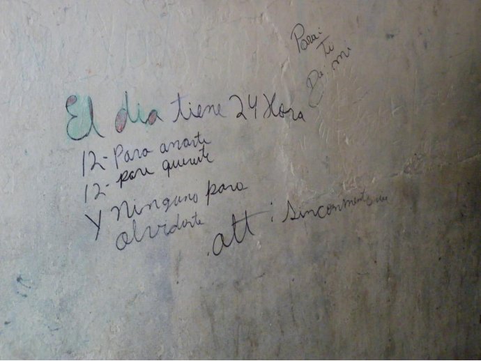 El día tiene 24 hora / 12-para amarte / 12-para quererte / y ninguna para olvidarte. Att: sincomentarios