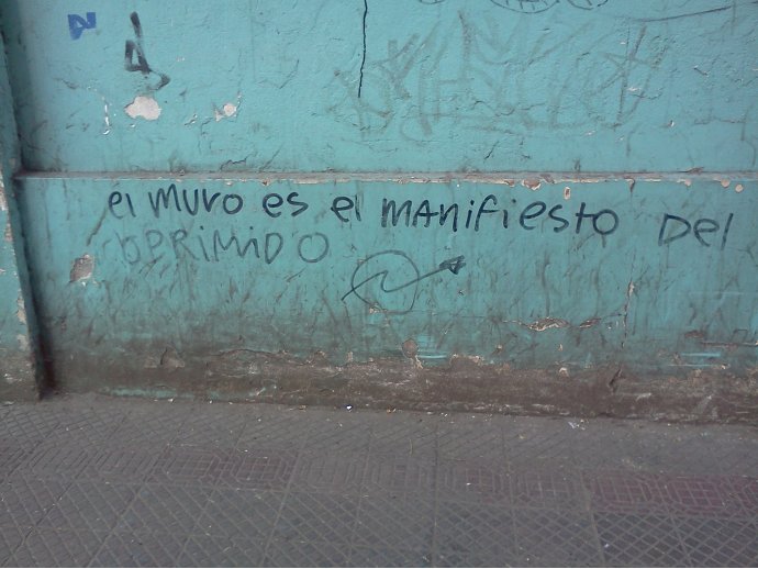 el muro es el manifiesto del oprimido