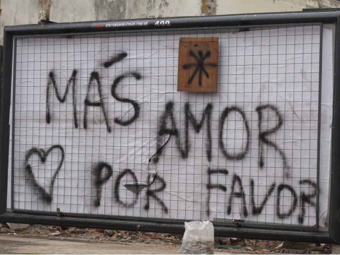 Mas Amor por Favor