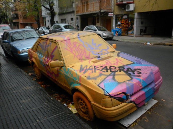 coche grafiteado