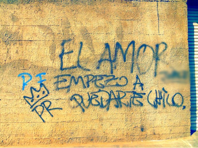 el amor empezó a quedarte chico