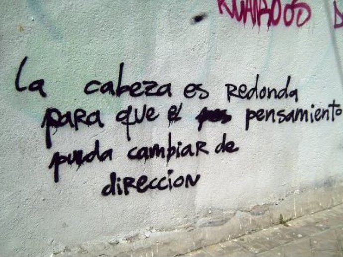 La cabeza es redonda para que el pensamiento pueda cambiar de dirección