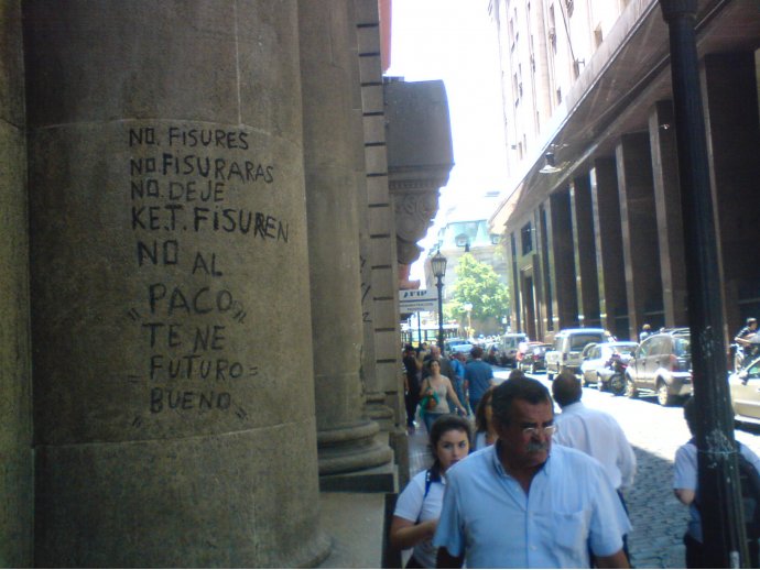 No fisures. No fisurarás. No deje KE.T. fisuren. No al paco. 