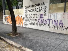 Clarín: con la democracia no se jode. Todos con Cristina