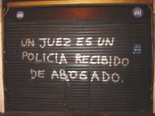 Un juez es un policia recibido de abogado