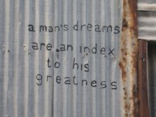 A man\'s dreams are an index to his greatness (Los sueños de un hombre son un indice de su grandeza)