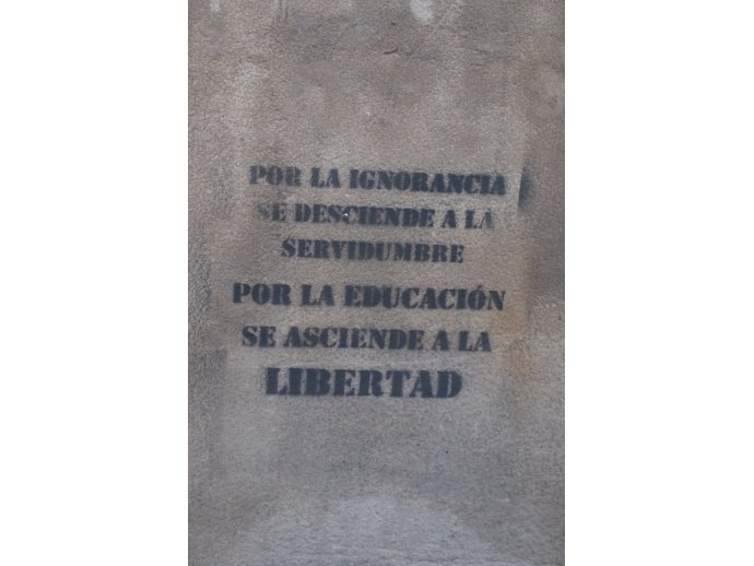 Por la ignorancia se desciende a la servidumbre. Por la libertad se asciende a la libertad