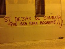 si dejas de sonreir que sea para besarme