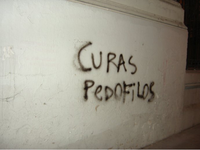 curas pedofilos