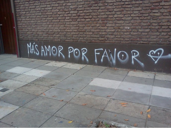 Más amor por favor