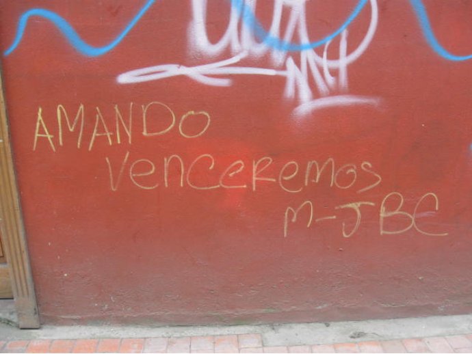 Amando venceremos. 