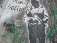 En la juega, socio (aquí sería 'atento, socio' o 'cuidado,socio')