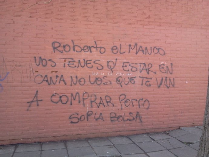 Roberto el Manco, vos tenés que estar en cana, no los que te van a comprar porro, sopla bolsa