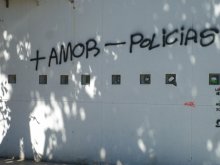  más Amor menos Policías