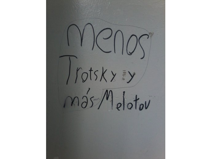 menos trotsky y más molotov