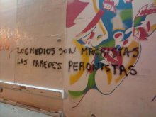 Los medios son macristas, las paredes peronistas