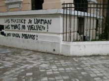 Las paredes se limpian. Las pibas no vuelven! Ni una menos!