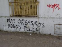 Más orgasmos menos policía