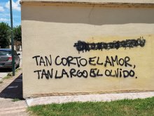 Tan corto el amor, tan largo el olvido.