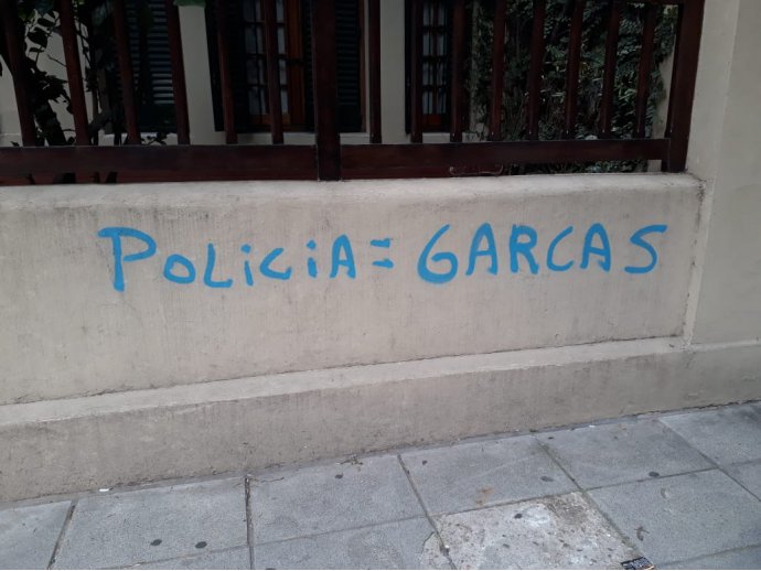 policía = garcas