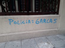 policía = garcas