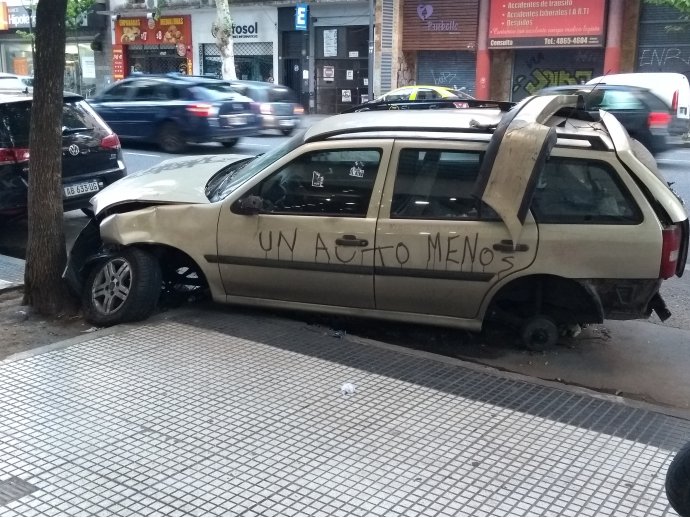 Un auto menos