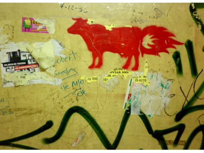 Vaca con llamas en la cola en Pasaje Obelisco Norte