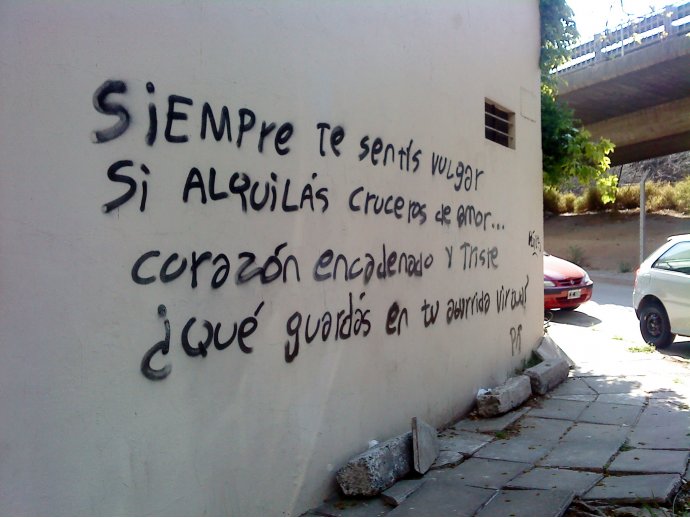 y siempre te sentís vulgar si alquilás cruceros de amor, corazón encadenado y triste, ¿qué guardás en tu aburrida virtud?