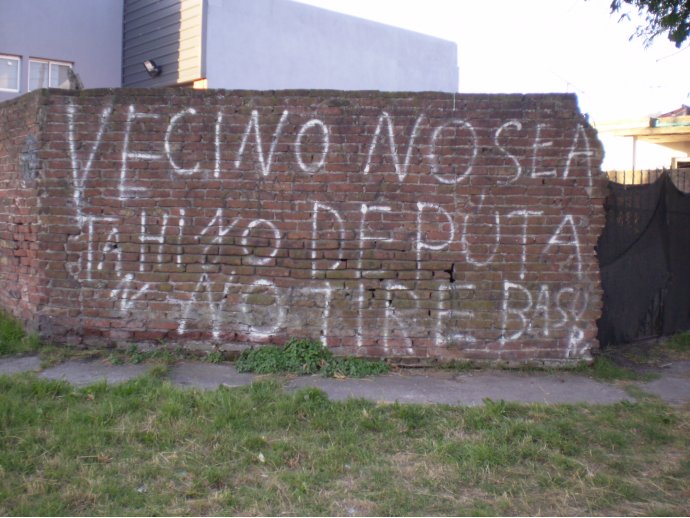 Vecino no sea tan hijo de puta no tire basura