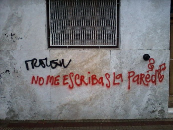 No me escribas la pared