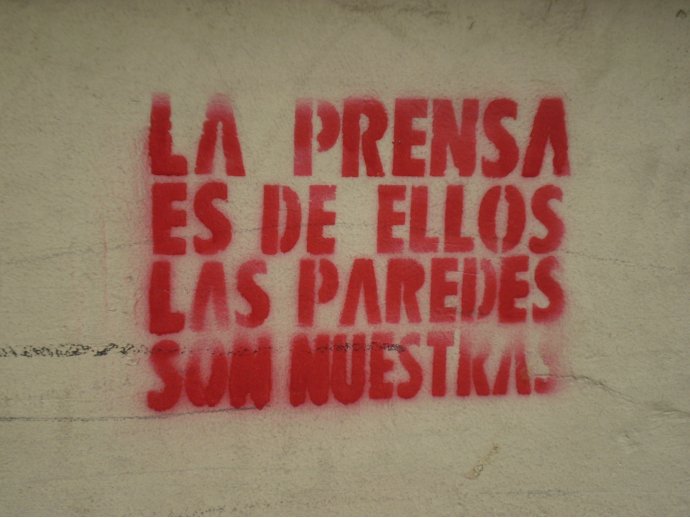 La prensa es de ellos las paredes son nuestras