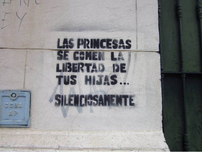 Las princesas se comen la libertad de tus hijas... Silenciosamente.