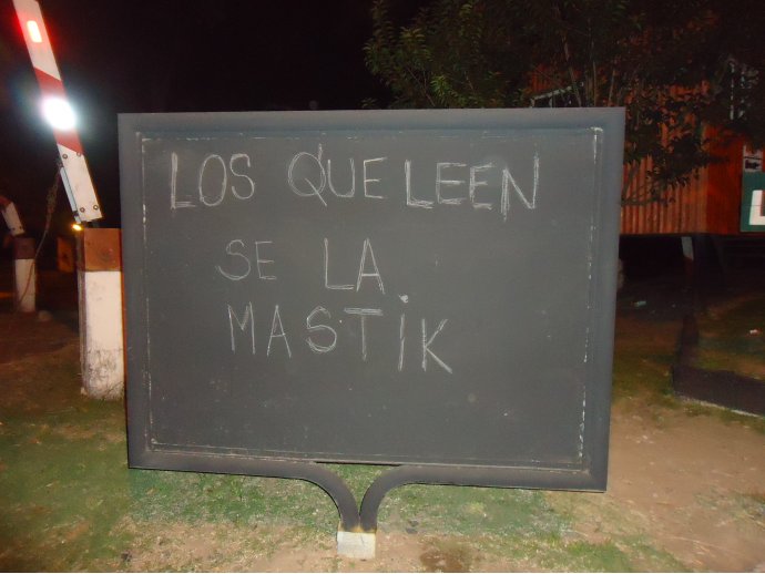 Los que leen se la mastika