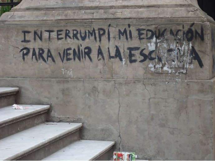 Interrumpi mi educacion para venir a la escuela