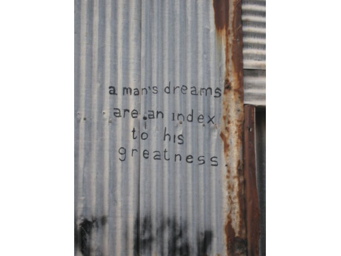 A man\'s dreams are an index to his greatness (Los sueños de un hombre son un indice de su grandeza)