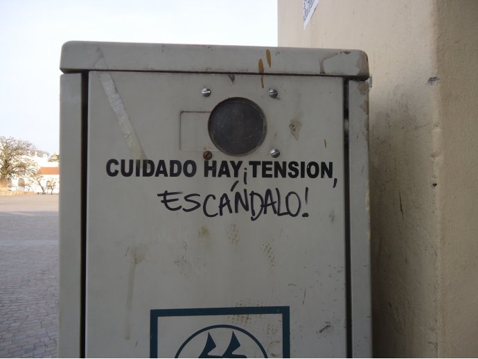 Cuidado hay tensión, escándalo!