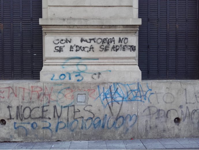 Con autorida no se educa se adiestra